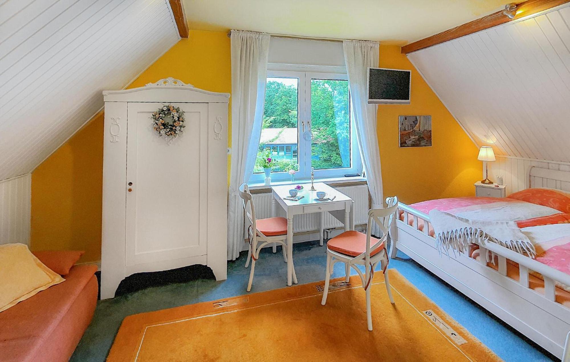 Apartment In With Kitchen *